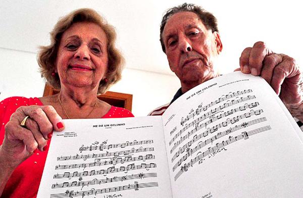 Manoel Ferreira ao lado da esposa e parceira Ruth Amaral, com quem compôs mais de 200 marchinhas (Foto: O Diário do Litoral)